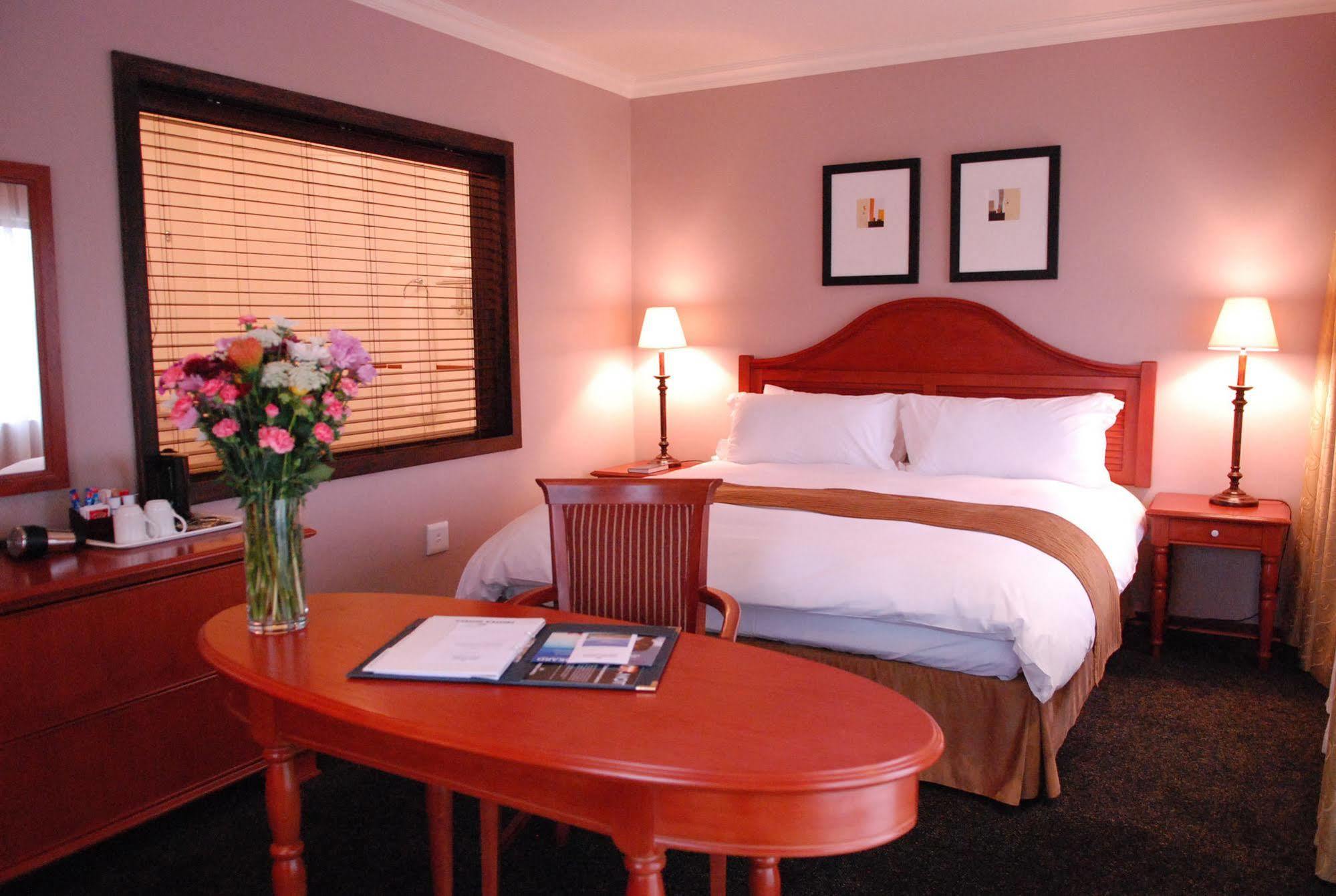 Protea Hotel By Marriott Harrismith Montrose Exterior photo