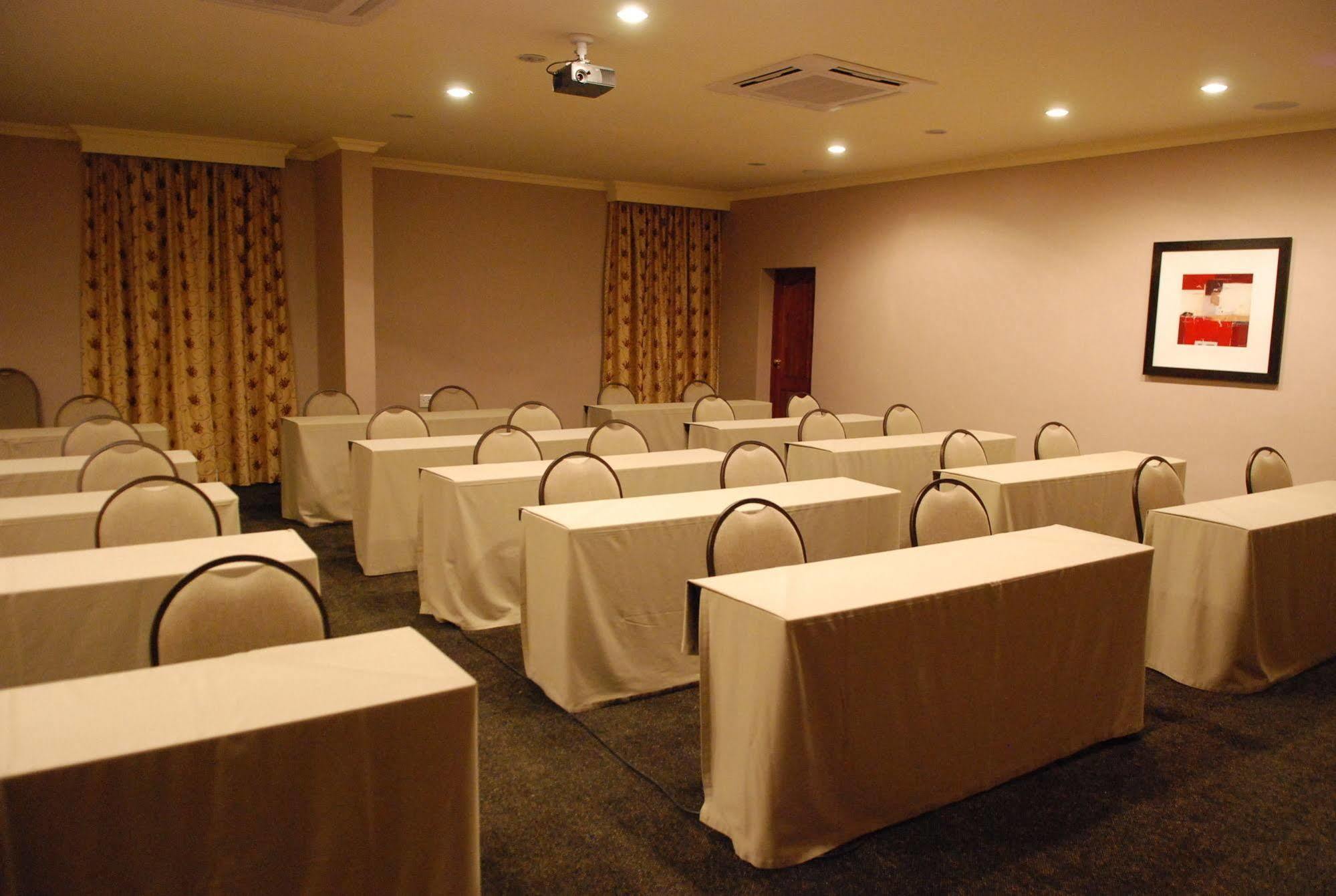 Protea Hotel By Marriott Harrismith Montrose Exterior photo
