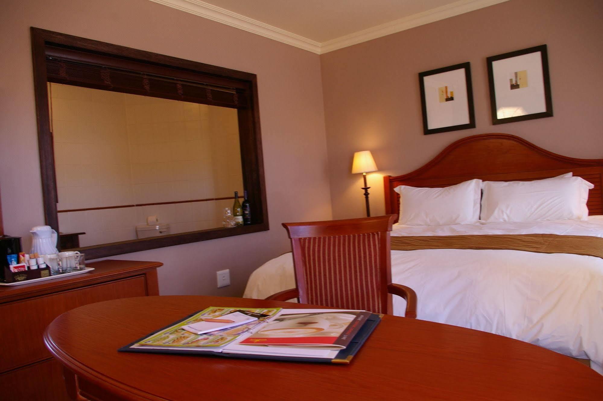 Protea Hotel By Marriott Harrismith Montrose Exterior photo